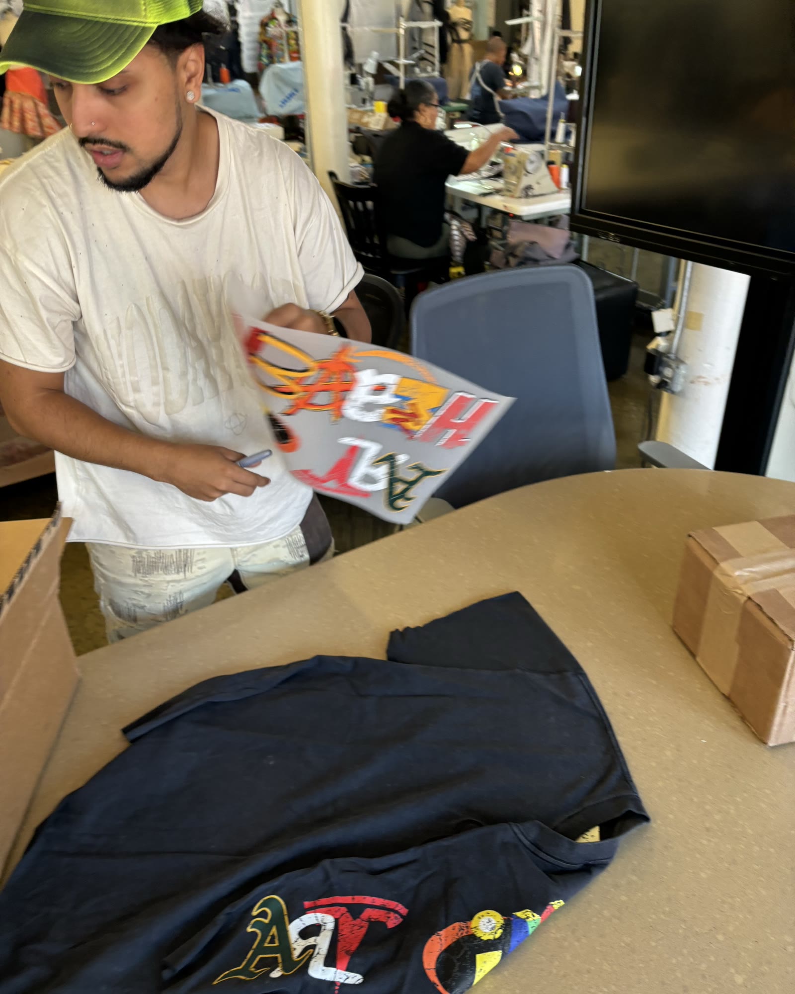 Unboxing ART IN HEAVEN tees